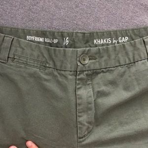GAP roll up boyfriend khaki shorts